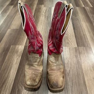 In good condition only worn a few times they just sit in closet Justin boots